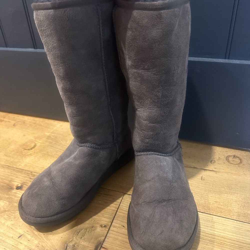 UGG size 7 chocolate tall boots
